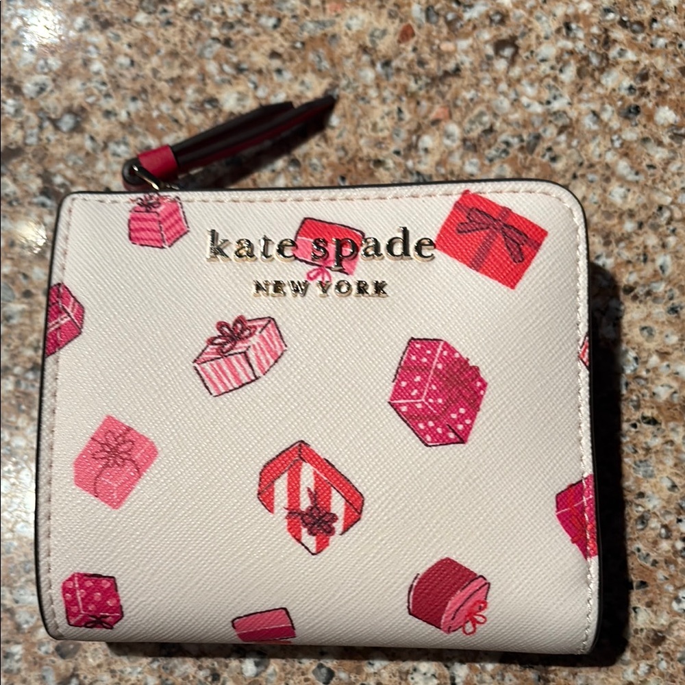 Kate Spade New York White Wallet with Gift Box Print